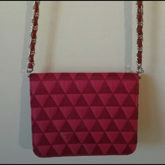 🛍 ❤️Red & Gold Chain Purse🛍❤️ - Picture 3 of 5